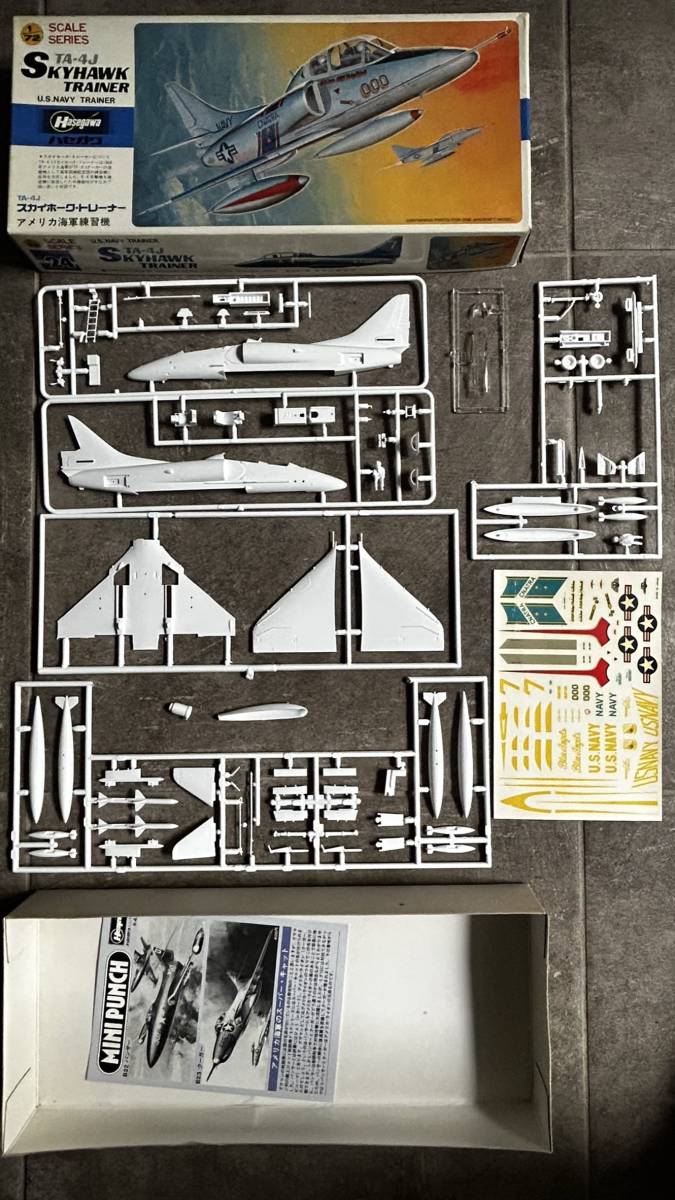 ハセガワ 1/72 TA-4J スカイホーク・トレーナー 米海軍 練習機 取説なし ジャンク品です 〒350円 定形外郵便(追跡補償なし)他_画像2