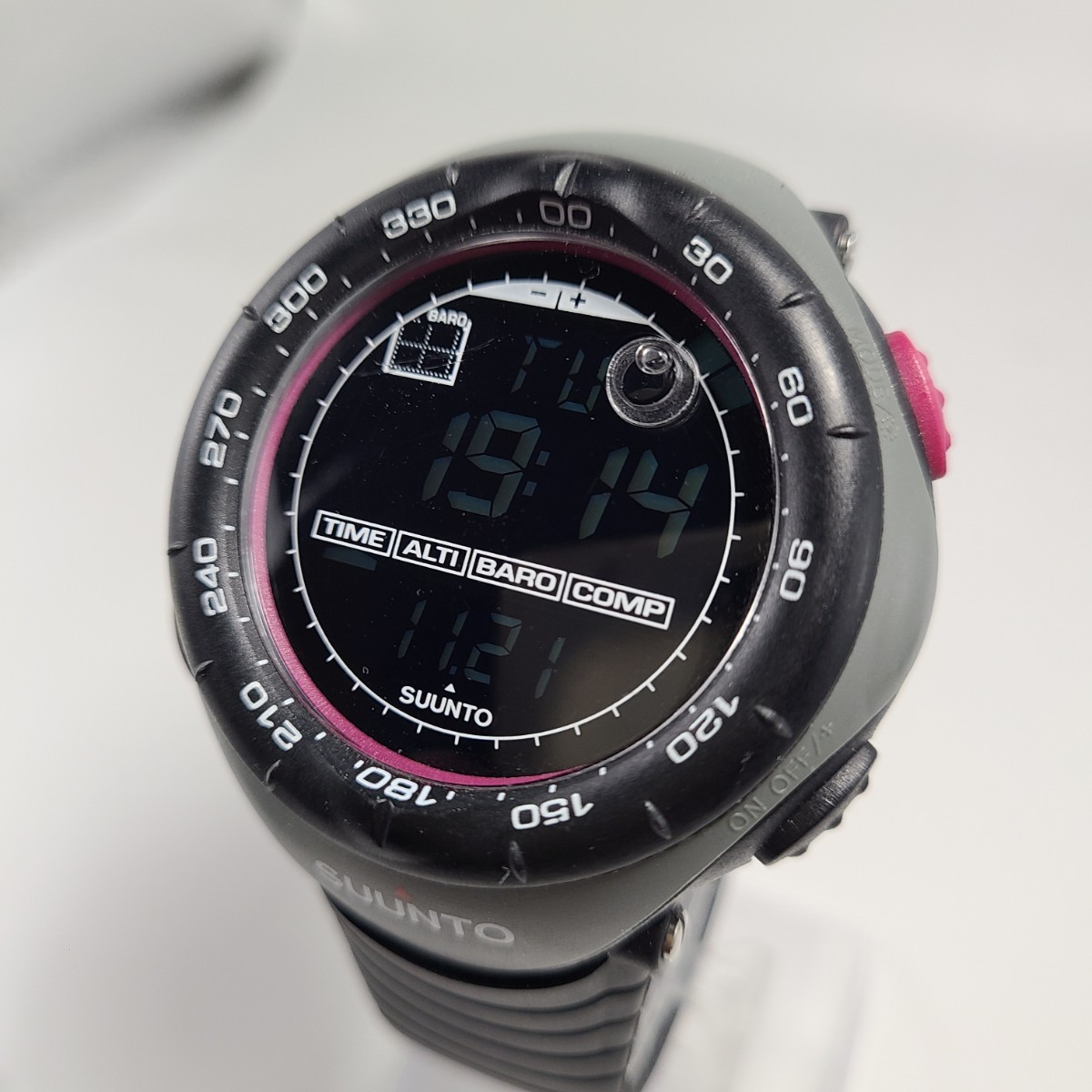 稼働品 SUUNTO スント VECTOR ベクター アウトドア デジタル グレー 腕時計 Yahoo!フリマ（旧） 0