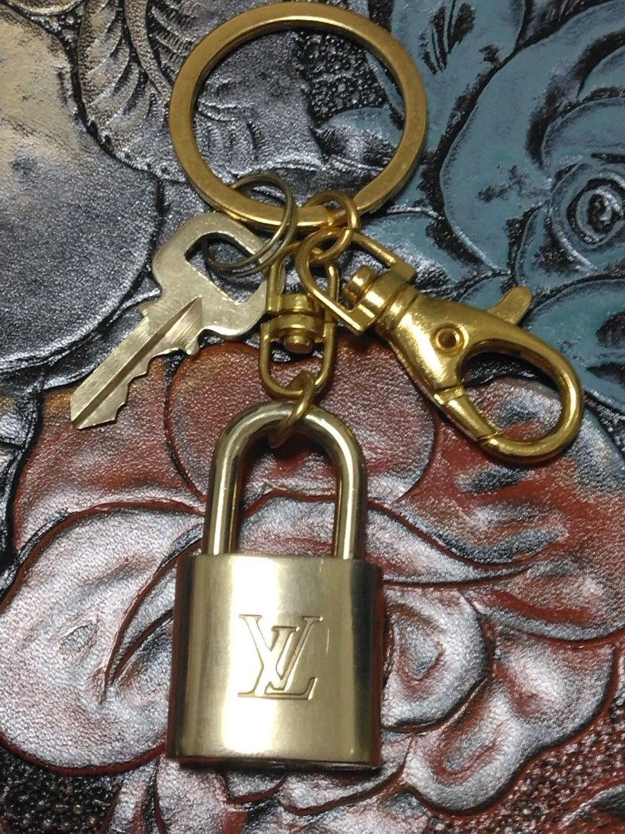 ルイヴィトン 319パドロック  カデナ 南京錠 鍵付き　ゴールド色　キーホルダー　美品