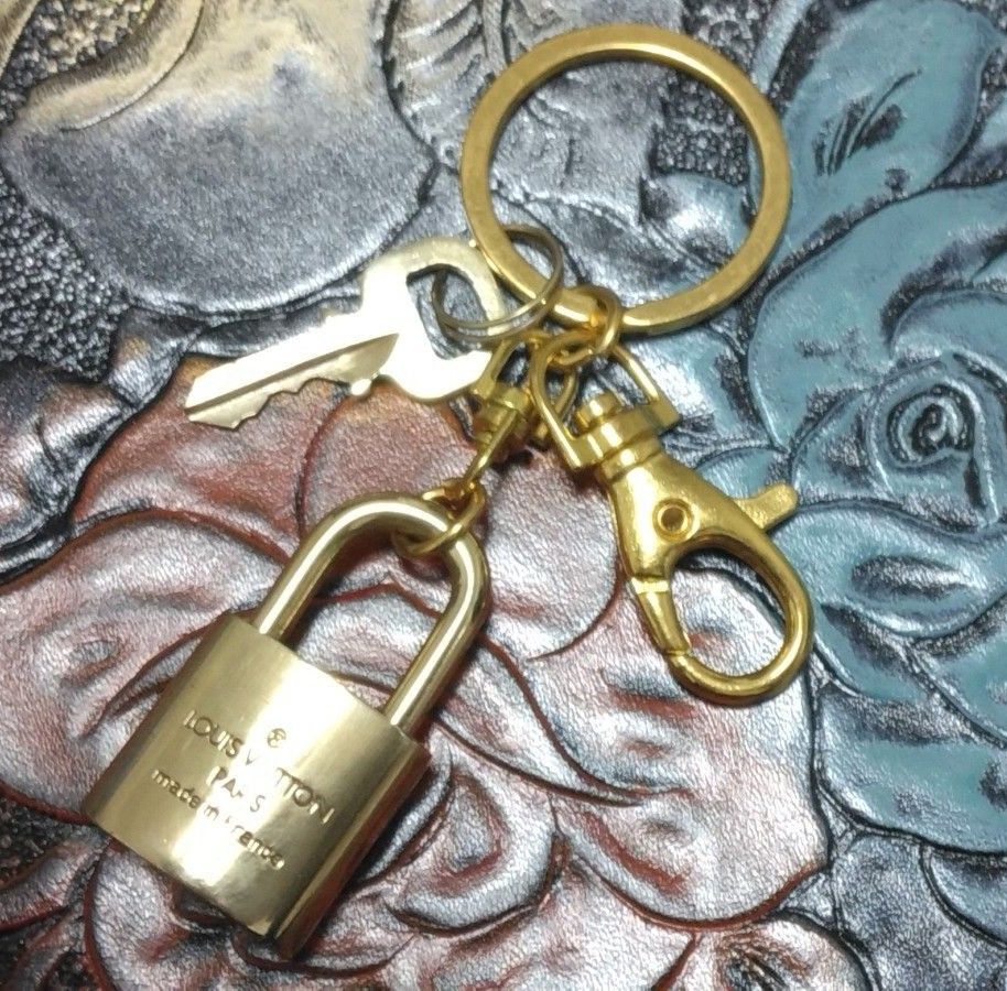 ルイヴィトン 319パドロック  カデナ 南京錠 鍵付き　ゴールド色　キーホルダー　美品
