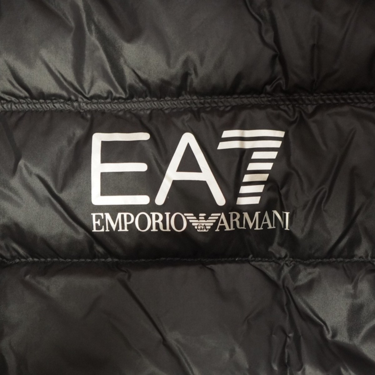 【大きいサイズ美品】エンポリオアルマーニ EMPORIO ARMANI EA7 ダウンジャケット 超軽量 L ブラック 黒 薄手 ライト ブルゾン アウター_画像9