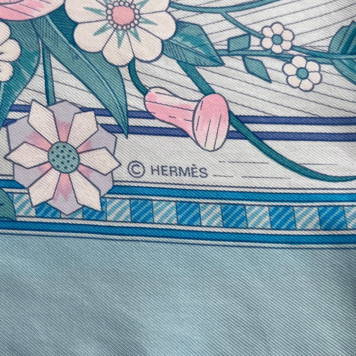 HERMES エルメス カレ90 スカーフ JEUX DE PAILLE 藁遊び 水色 シルク 鳥 花 フラワー