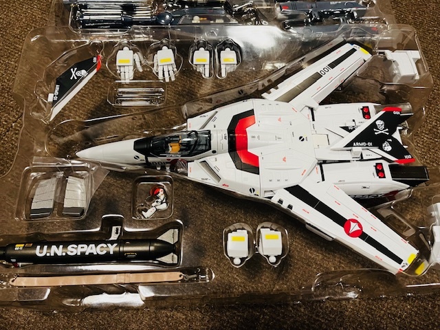 魂ネイション2023開催記念商品　DX超合金　劇場版 VF-1S ストライクバルキリー（一条輝機）メカニックエディション_画像3