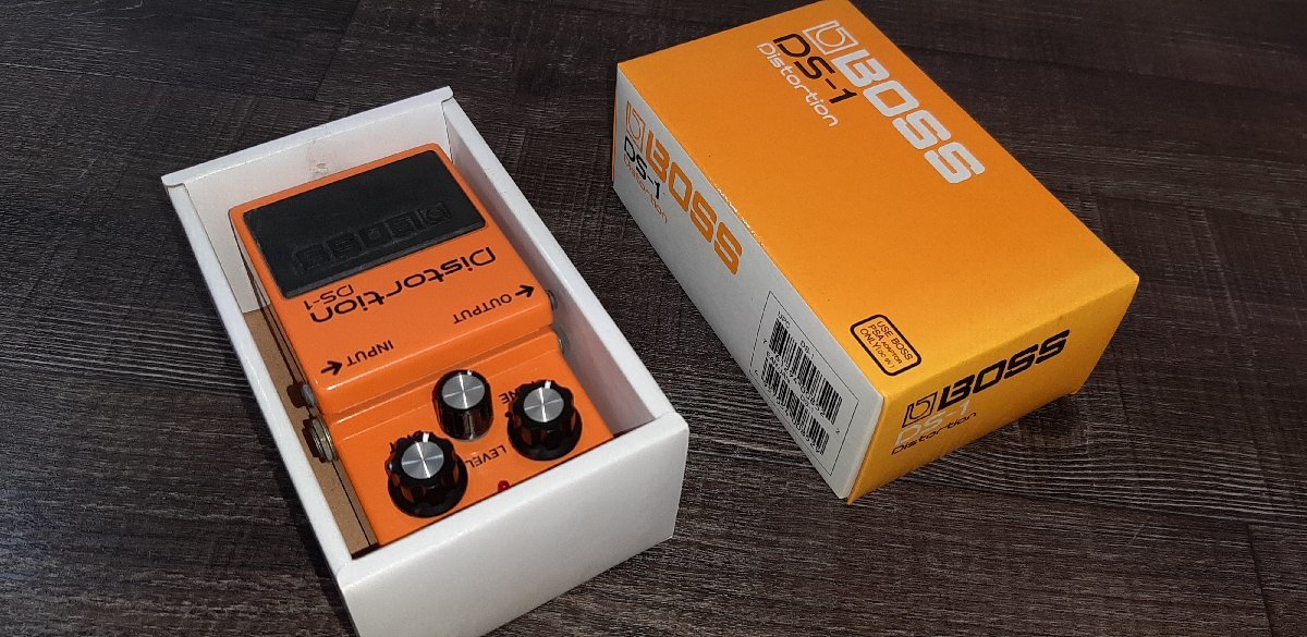 10D49■BOSS　DS-1 エフェクター distortion ディストーション 動作品 元箱付属■_画像1