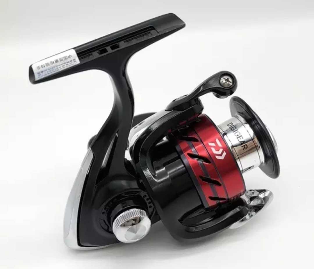 2500番DAIWA ダイワ リール スピニングリール 海外モデル 日本未発売 左右ハンドル 巻きやすい 新品 世界中で大人気 国内発送 カラーレッド_画像6