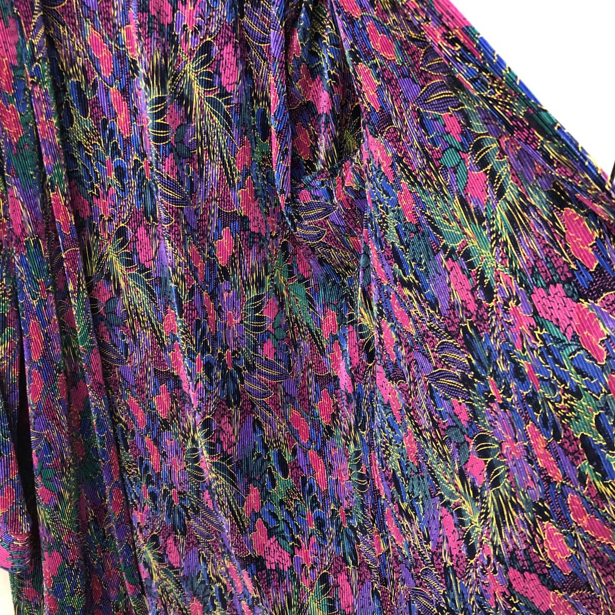 [洋服] カラフルな色味のジャケット 花柄 プリーツ加工 メーカー・サイズ不明 レディースファッション_画像8