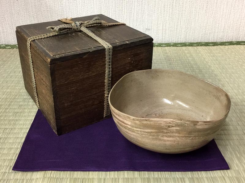 Haginaki刷眼支付高度表茶碗期間項目年齡時代框標題    原文:萩焼 刷毛目 割高台 茶碗 時代品 時代箱 御本