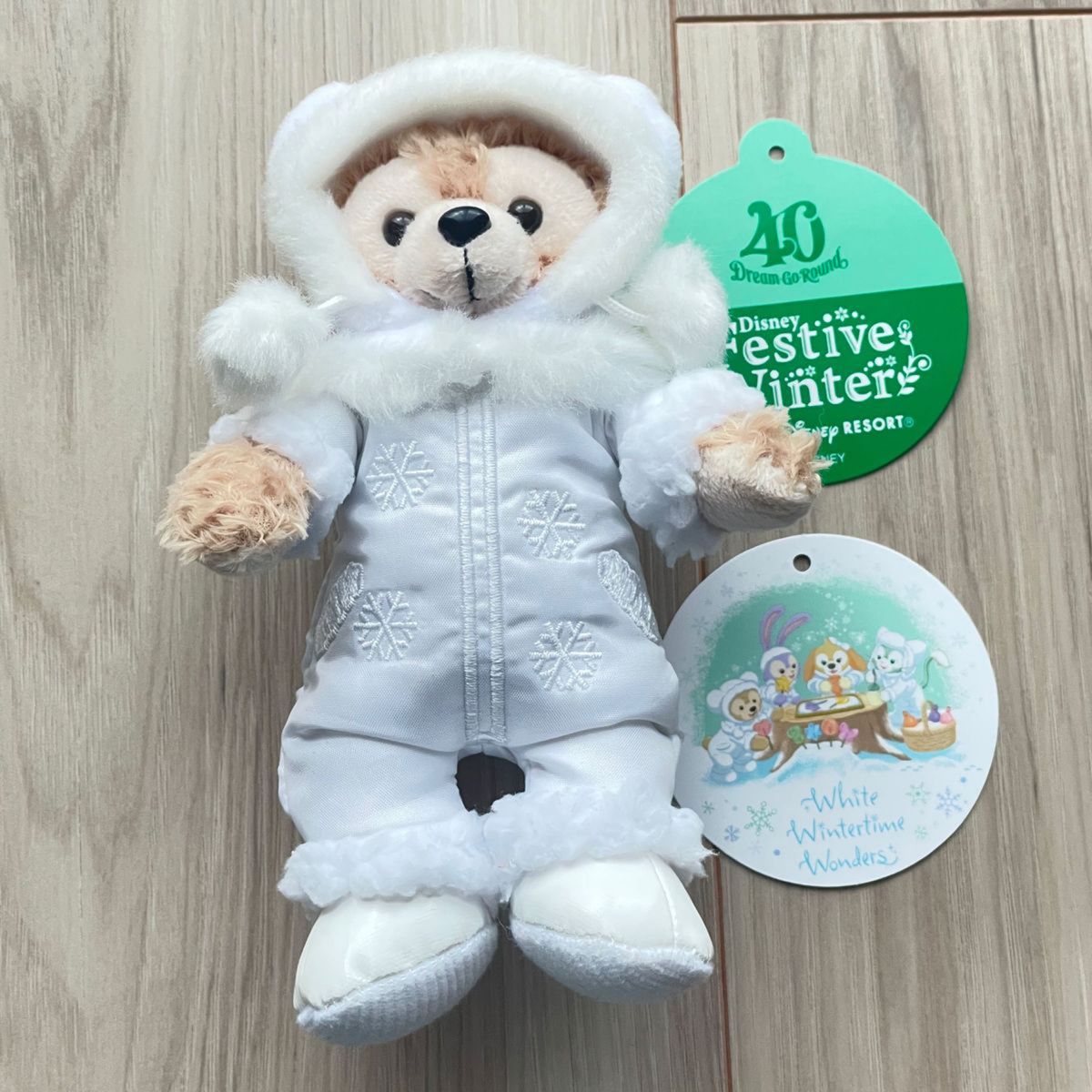 ダッフィー ぬいぐるみバッジセット ホワイトウィンタータイムワンダーズ 東京ディズニーシーで販売されている『ホワイト・ウィンター