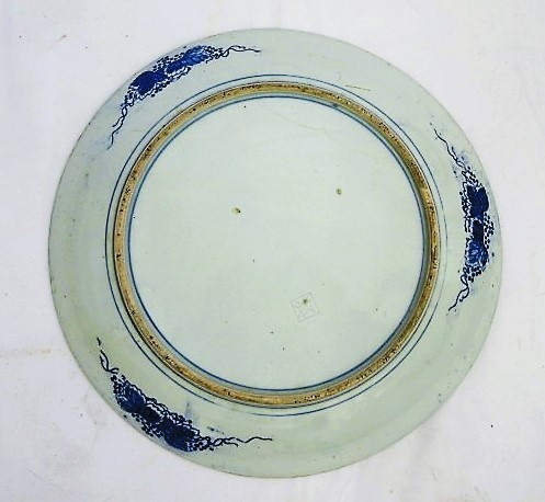 伊万里焼印判皿・染付大皿尺二「鳳凰地紋」サーチ皿鉢　明治期　懐石料理道具・会席料理道具　日本製 １５番_大皿の裏面です