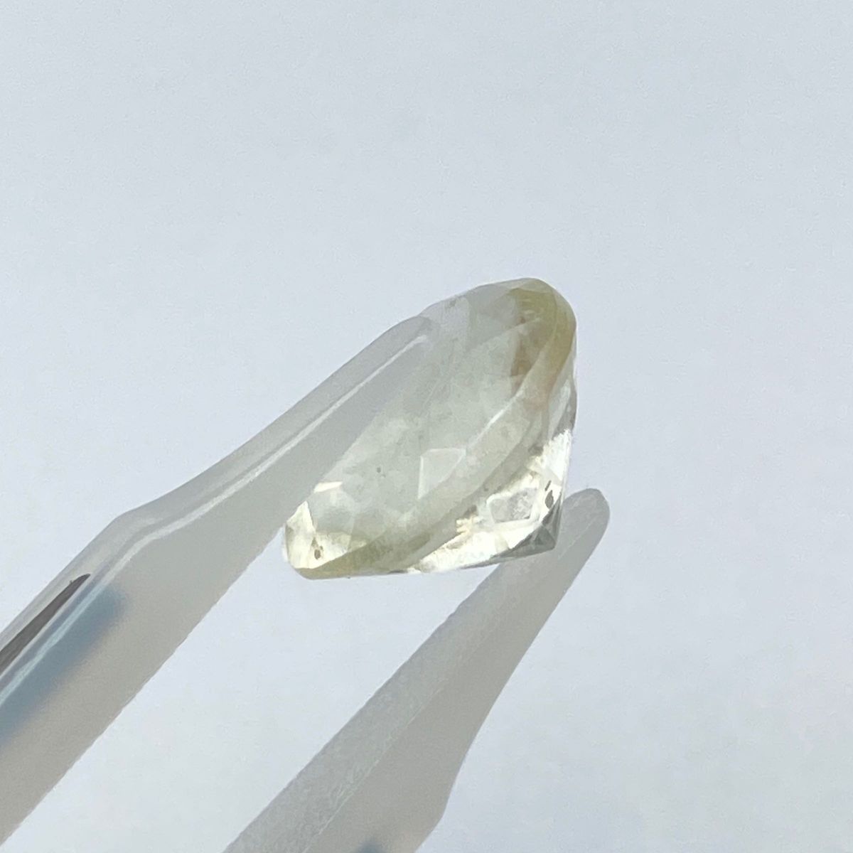 2.83ct 潜在能力を呼び起こす石　リビアングラス　ルース　天然石　粒売り