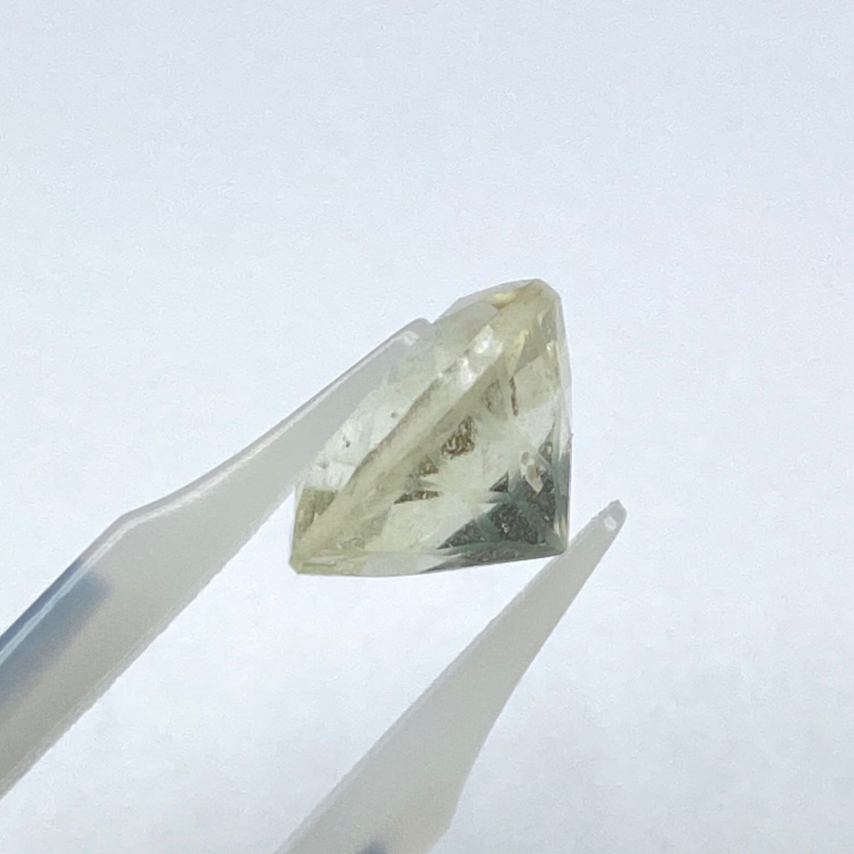 2.83ct 潜在能力を呼び起こす石　リビアングラス　ルース　天然石　粒売り