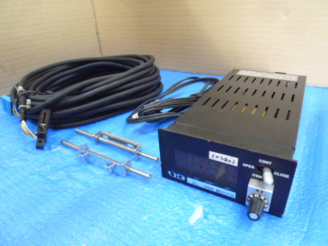 中古現状渡品 UESHIMA・BROOKS マスフローコントローラ用デジタル指示計付き電源 5896 RANGE N2 200 SCCM