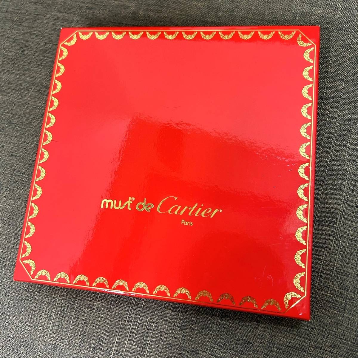 8775★1円 イタリア製 カルティエ must de Cartier マストライン 総柄 大判 シルクスカーフ ストール ブルー系 難あり 訳あり 青色 水色_画像8