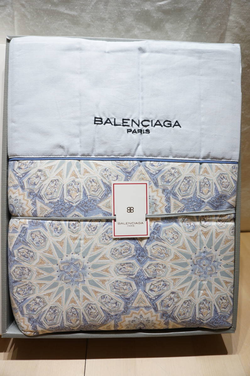 【G2Z】保管品 BALENCIAGA バレンシアガ キルトケット 140cm×190cm ブルー系 寝具 箱入り_画像2