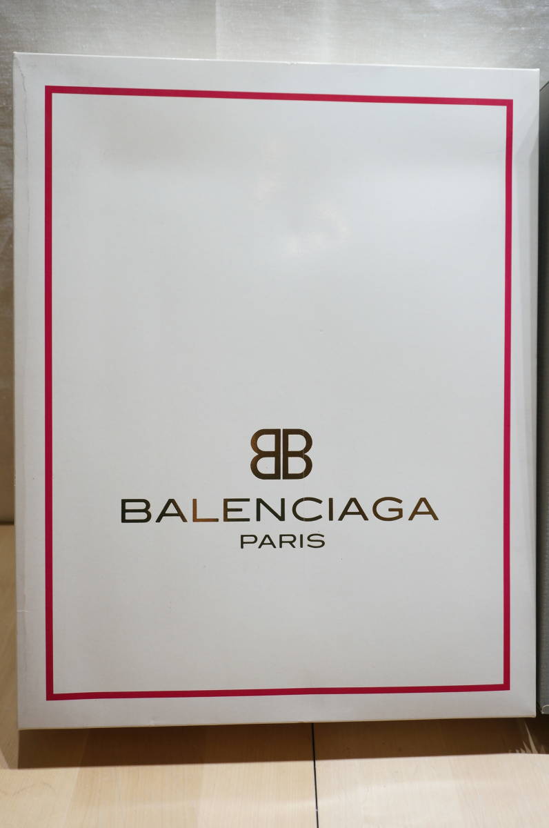 【G2Z】保管品 BALENCIAGA バレンシアガ キルトケット 140cm×190cm ブルー系 寝具 箱入り_画像3