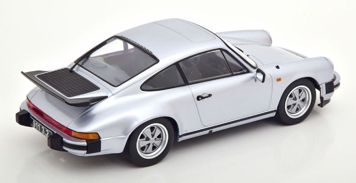 KK-Scale 1/18 ポルシェ 911 カレラ 3.2 1988 シルバー PORSCHE 911 Carrera 3.2 ミニカー KKDC180714_画像2