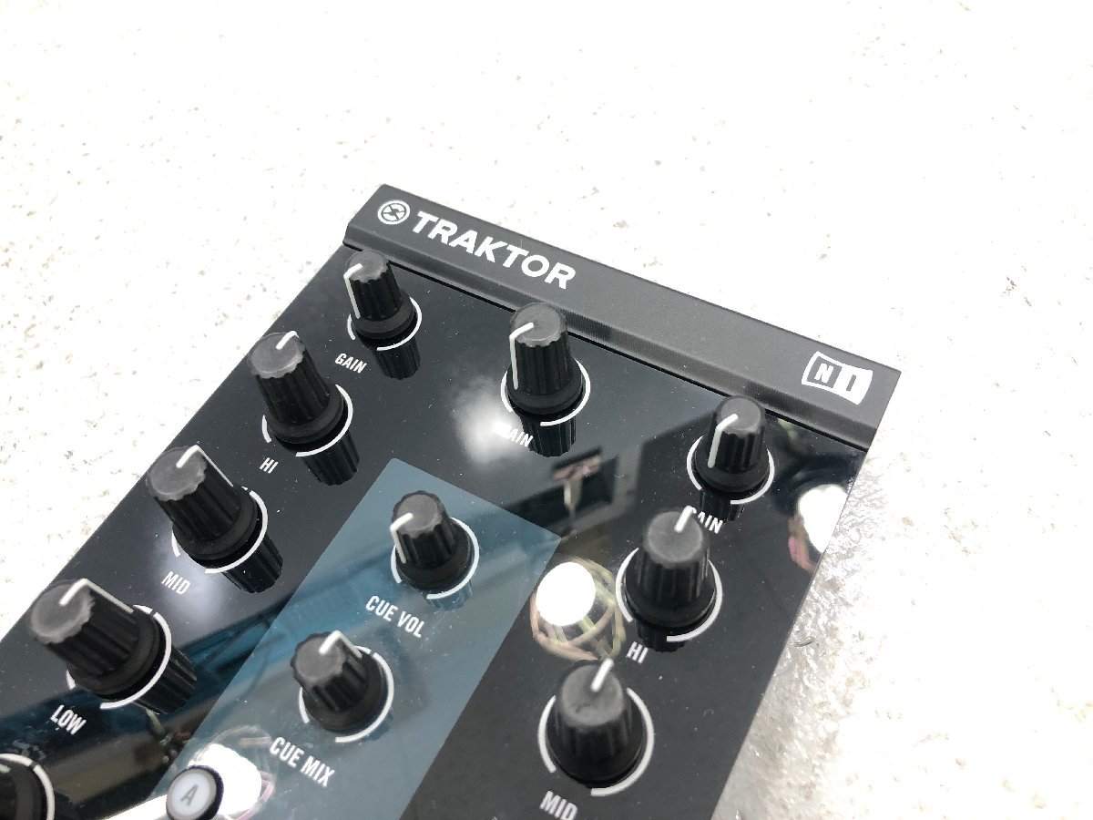 ○【中古】 Native Instruments TRAKTOR KONTROL Z1 MIXING INTERFACE DJ コントローラー ミキサー 本体のみ 同梱不可　1円スタート_画像2