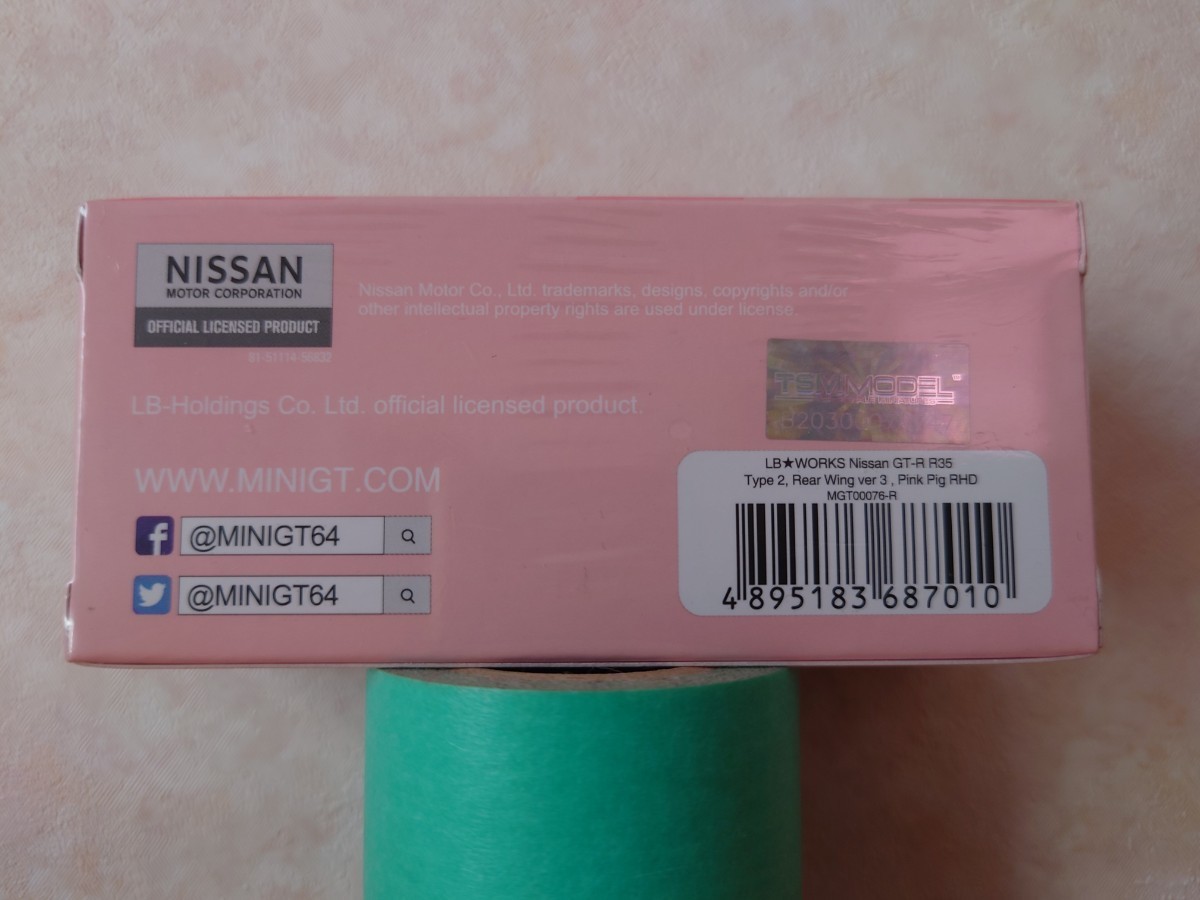 1/64 MINI-GT 076-R LB★WORKS Nissan GT-R (R35) Pink Pig RHD_画像2