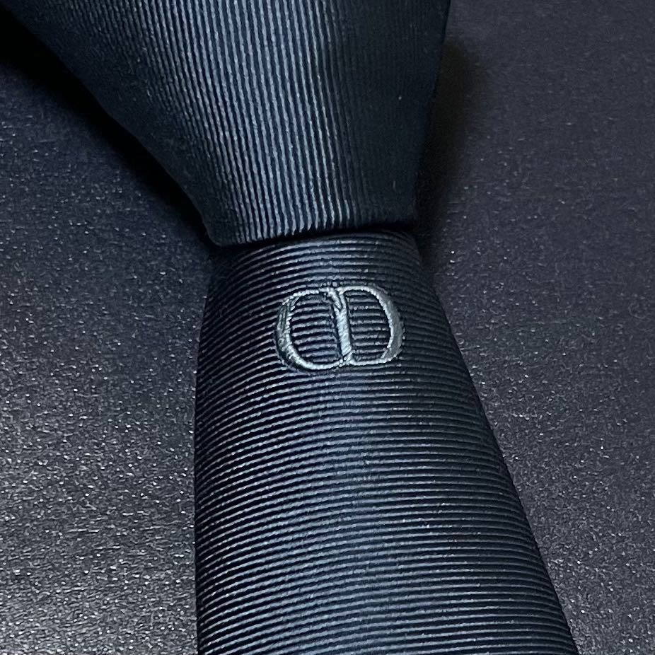 極美品 2023 現行 Dior HOMME ディオールオム ナロータイ ネクタイ シルク ICON ワンポイント ソリッド シルク 蜂 bee CD ネイビー 紺_画像3