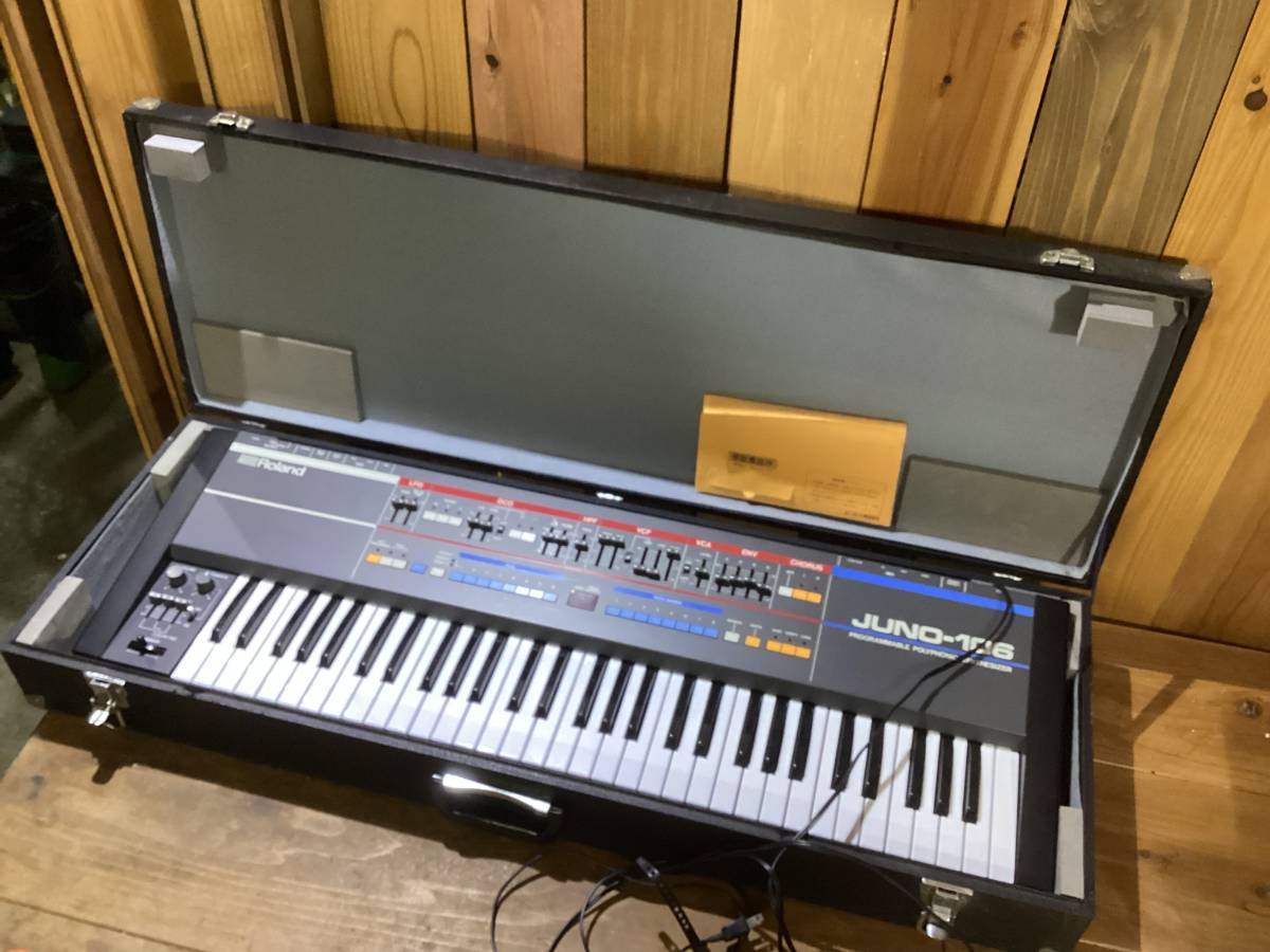 Roland ローランド JUNO-106 シンセサイザー ハードケース付き　通電確認のみ　本体美品　動作未確認　現状品_画像1