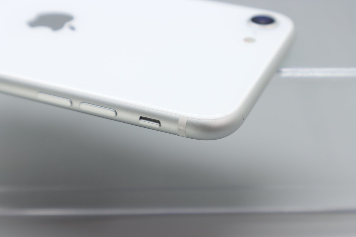 Apple iPhoneSE 64GB (第2世代) White A2296 MX9T2J/A バッテリ84% ■SIMフリー★Joshin5950【1円開始・送料無料】_画像8