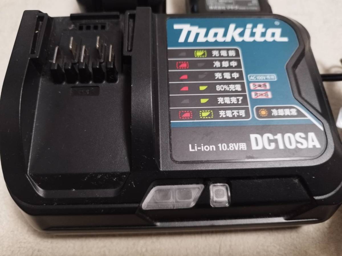 【動作品】makita マキタ 10.8Vスライド式充電式クリーナ 紙パック式 CL107FDSHW(1.5Ah付)＋サイクロンユニット_画像6