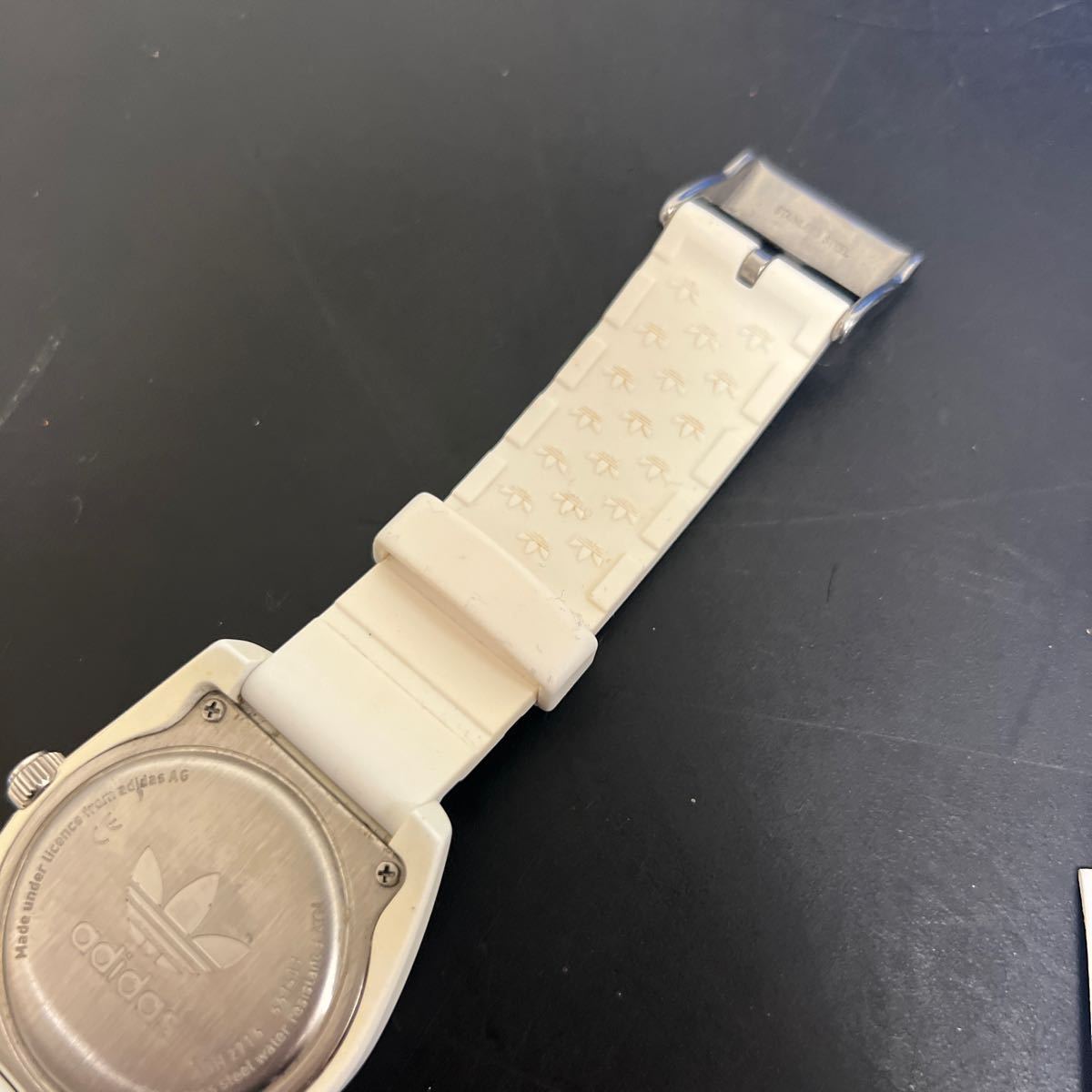 k11-30 adidas アディダス　腕時計 ラバー　ホワイト　ADH2916 不動品 中古品_画像5