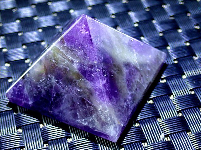 「在庫処分」天然～愛の守護石～夢幻紫水晶アメジストピラミット175G8-15G07a_画像2