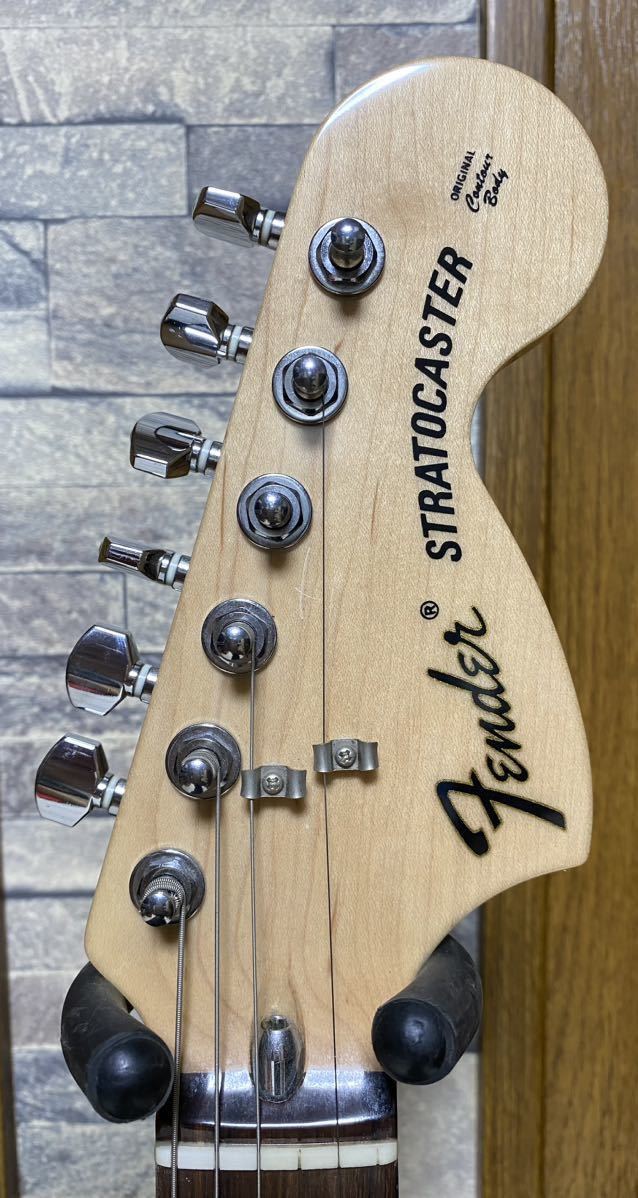 希少　フェンダージャパン　ST-72 ストラトキャスター　3トーンサンバースト　ラージヘッド　Fender 純正ソフトケース付き_画像2