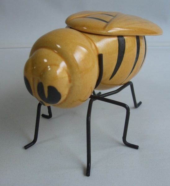 Vintage 50s ミツバチ 蜜蜂型 陶器製 ハニーポッド はちみつ入れ 中古品 ビンテージ ロカビリー アメリカ雑貨 ブラックアイアン beeの画像2