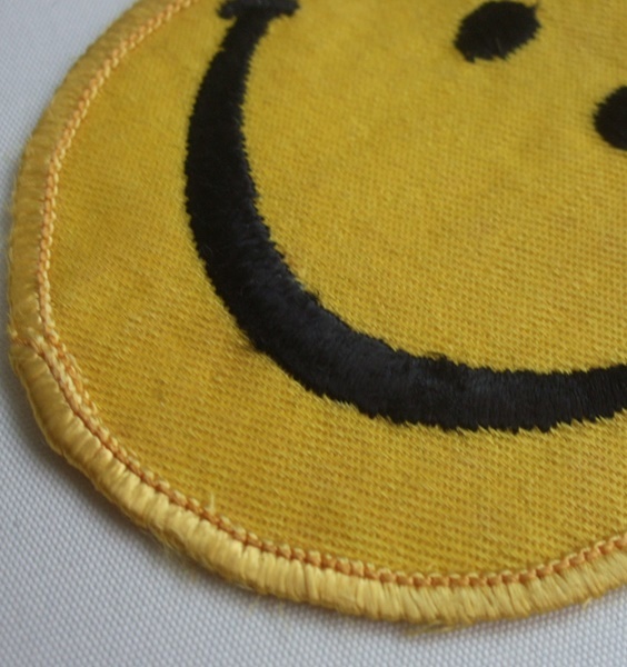 VINTAGE 60s 70s ハッピーフェイス ニコちゃん スマイル ワッペン 中古品 ビンテージ アメリカ古着 ヒッピー happy face _画像3