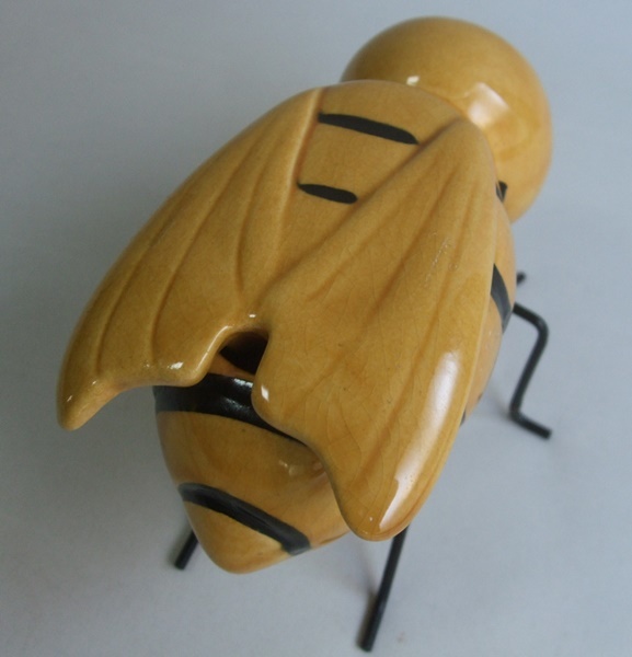 Vintage 50s ミツバチ 蜜蜂型 陶器製 ハニーポッド はちみつ入れ 中古品 ビンテージ ロカビリー アメリカ雑貨 ブラックアイアン beeの画像5