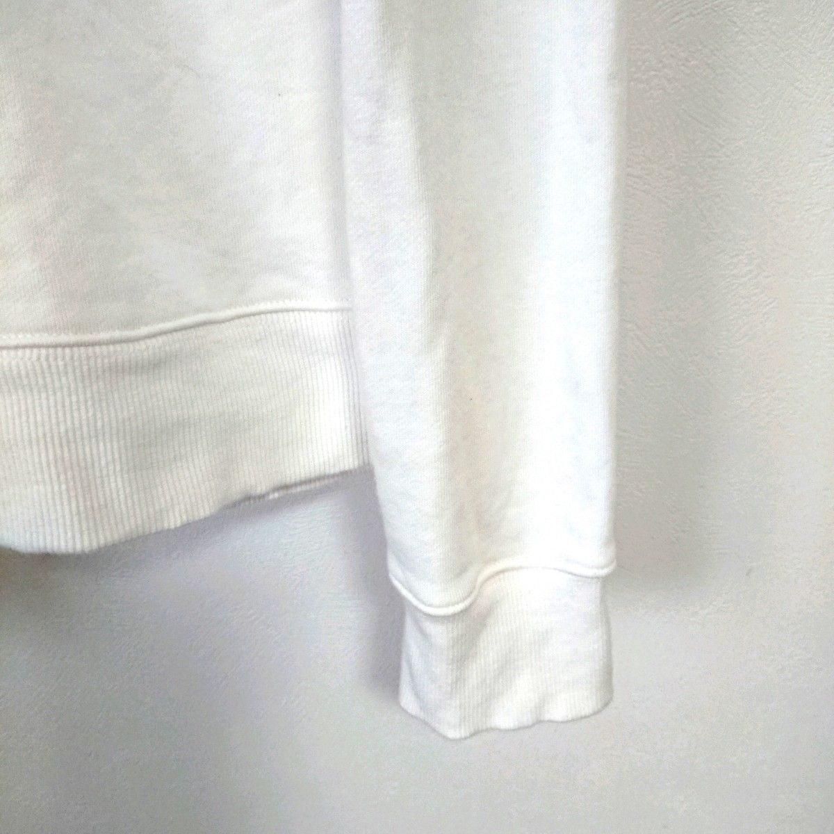 MAISON KITSUNE メゾンキツネ 白色  スウェット トレーナー 刺繍ワンポイントロゴ