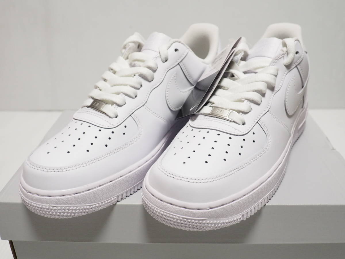 ご覧下さい！送料込み■■ナイキ エア フォース１ '07 27.0cm 新品未使用品！■■NIKE AIR FORCE1 '07 CW2288-111 トリプルホワイト_画像2