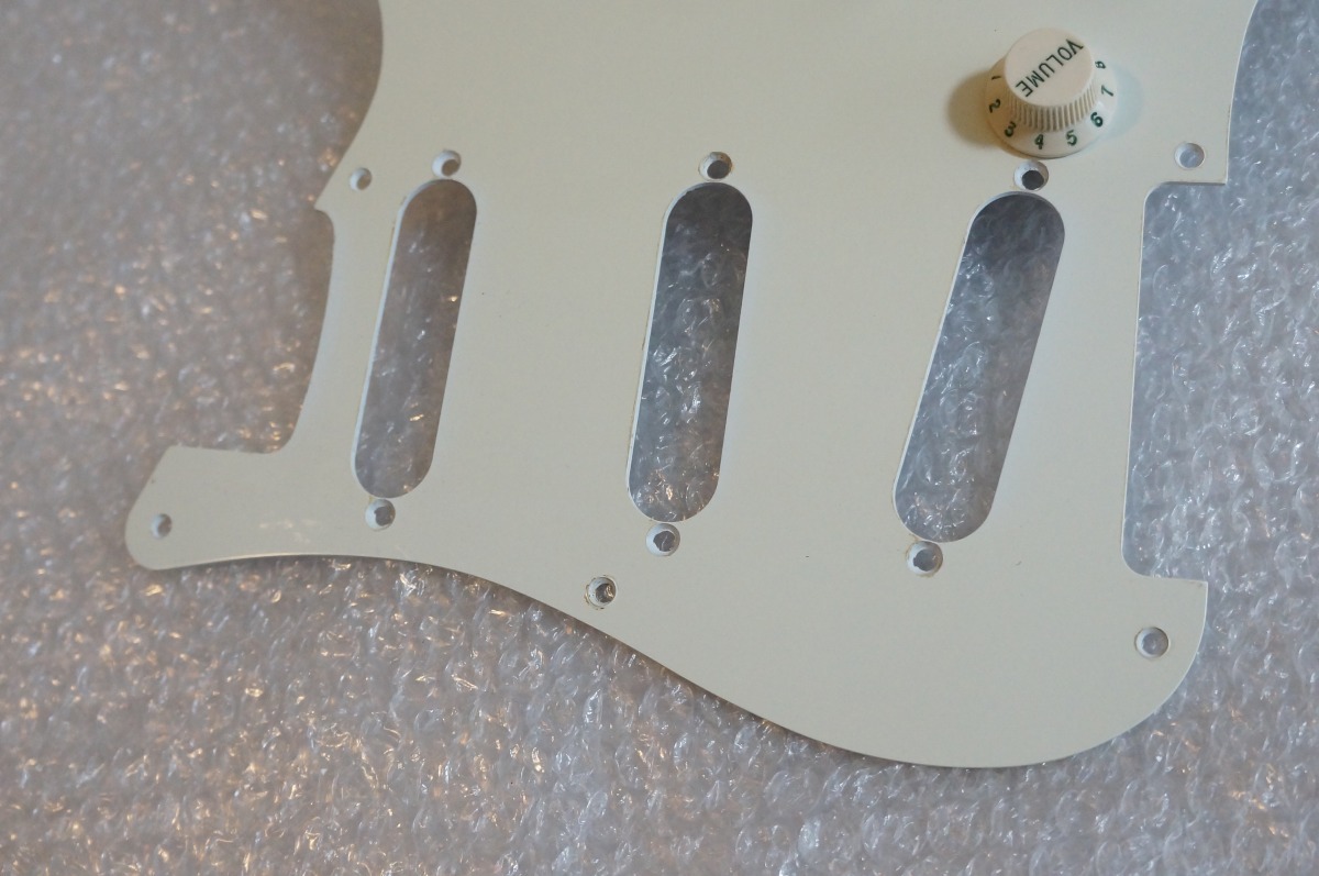 Fender Classic Series USAパーツ セット ストラト エイジドホワイト CTS OAK ピックガード ポット スイッチ バックパネル フェンダー 良品_画像3