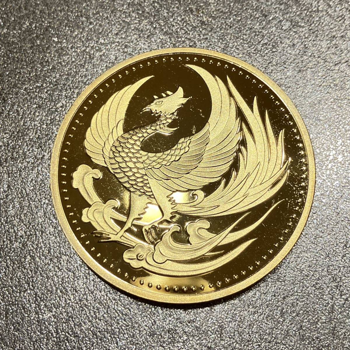 7007,,,日本古銭 鳳凰　約40mm　菊の御紋記念金貨　硬貨　レプリカ　イチスタ_画像1
