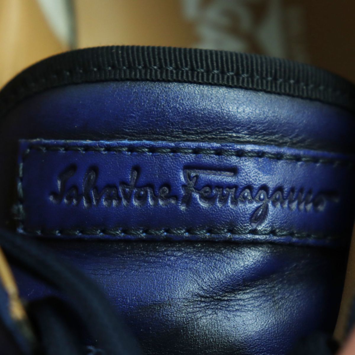 美品●Salvatore Ferragamo サルヴァトーレフェラガモ レザー ロゴ型押し ローカットスニーカー ブルー系 6 1/2EEE イタリア製 メンズの画像6