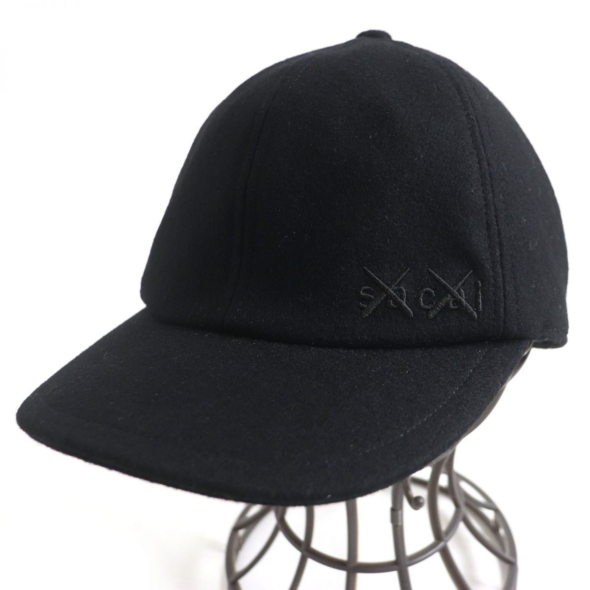 極美品□sacai×KAWS サカイ カウズ 21-0289S ロゴ刺繍入り ウール100％ メルトン ベースボールキャップ/帽子 ブラック 1 日本製 正規品