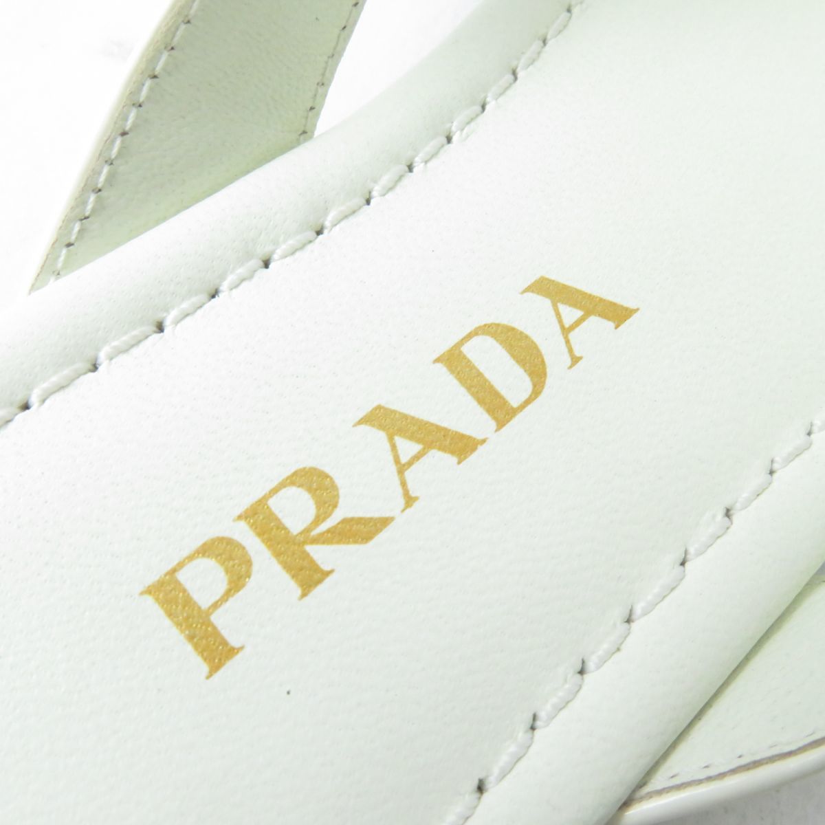 極美品☆PRADA プラダ トライアングルロゴ/三角ロゴプレート付 レザー フラット トングサンダル アイボリー 35.5 レディース_画像9