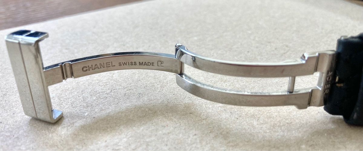 CHANEL シャネル マトラッセ クオーツ 時計 黒文字盤 レザー CHANEL シャネル マトラッセ クオーツ 時計 黒文字盤 レザー