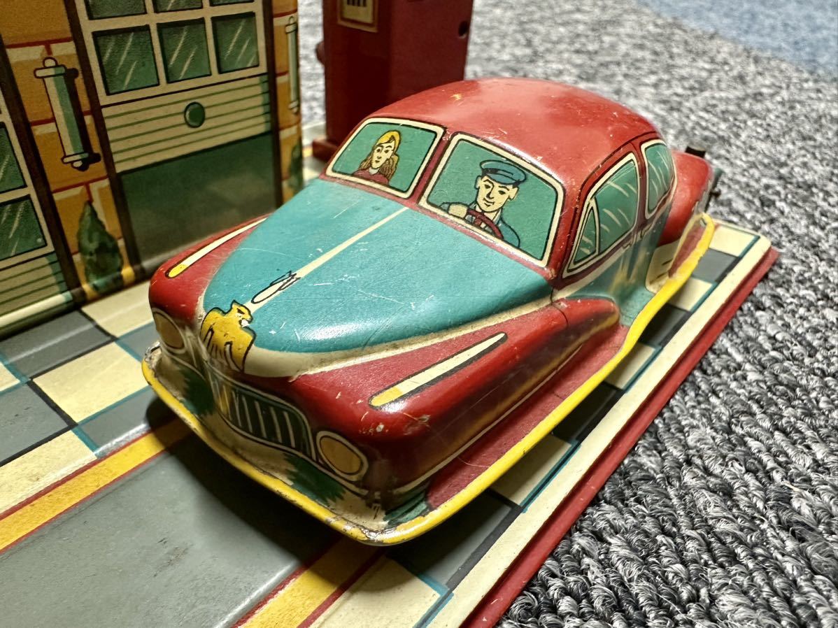  米澤玩具 ガスステーション・給油式クランクフリクションで車が走行します。  ブリキ レトロ おもちゃ の画像7