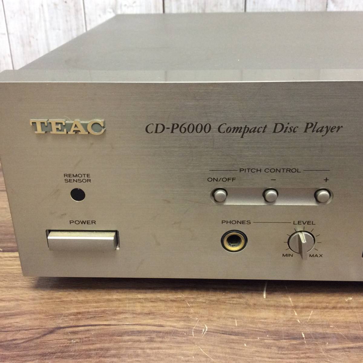 【YH-6735】中古品 TEAC ティアック CDプレーヤー CD-P6000 通電確認済み_画像3