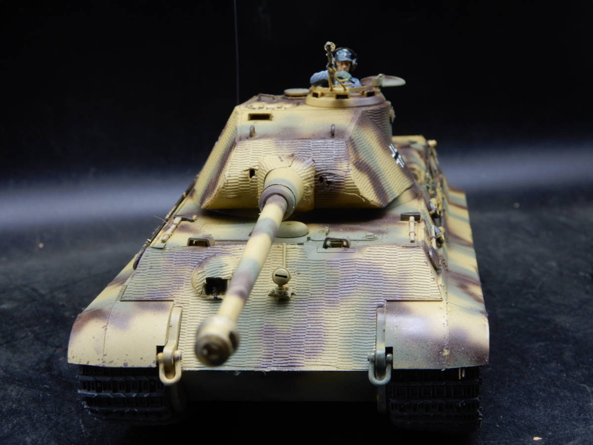 MOON工房 1/35 タミヤ ドイツ重戦車 キングタイガー 　ポルシェ砲塔 　ツィメリットコーティング　コマンダー１体付き 完成品_画像1