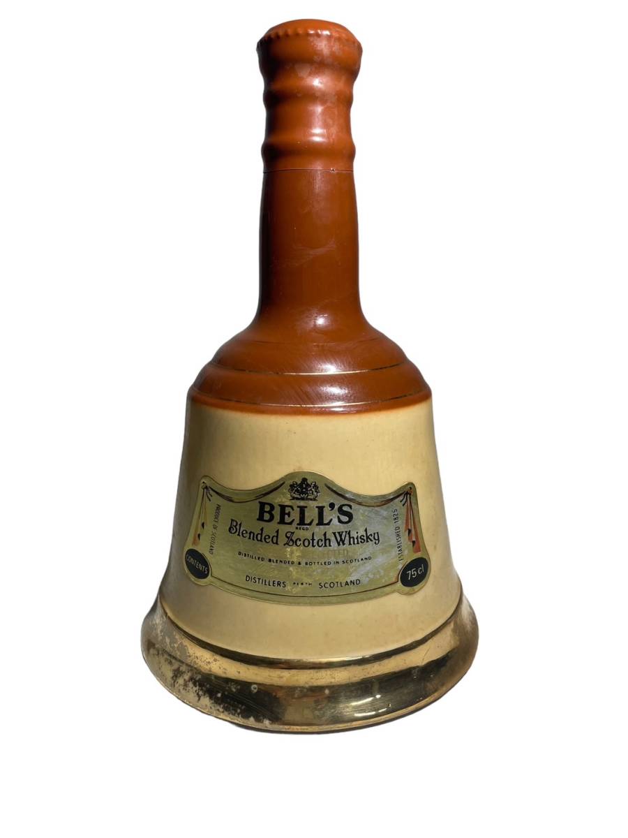 【福1120-13】【1円〜】【未開栓】BELLS ベルズ 陶器 Scotch スコッチ whiskey ウィスキー 750ml 43% 古酒_画像1