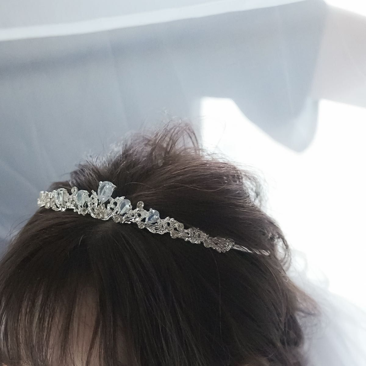 ウェディングティアラヘッドドレス結婚式髪飾りシンプル控えめラインストーン