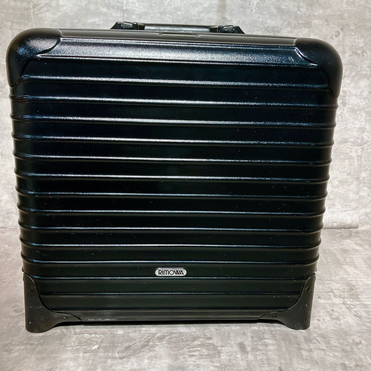 美品】RIMOWA リモワ ビジネス トローリー サルサ 2輪 23L 機内 美品】RIMOWA リモワ ビジネス トローリー サルサ 2輪 23L 機内