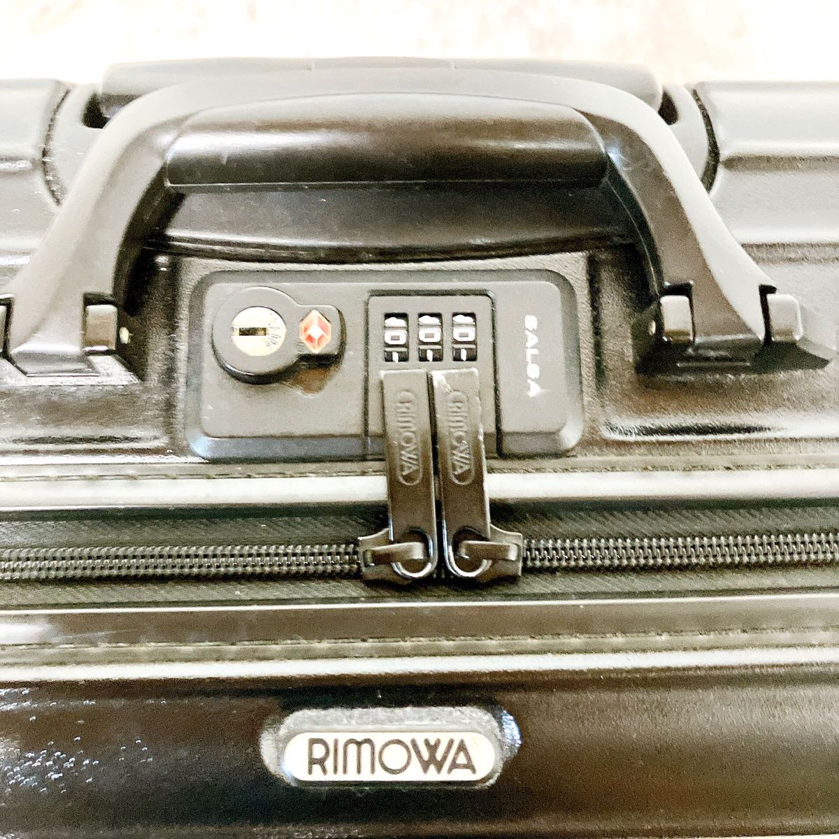 美品】RIMOWA リモワ ビジネス トローリー サルサ 2輪 23L 機内 美品】RIMOWA リモワ ビジネス トローリー サルサ 2輪 23L 機内