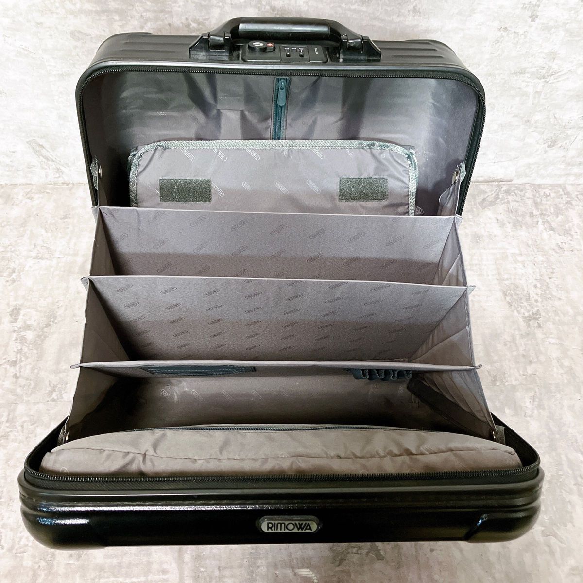 美品】RIMOWA リモワ ビジネス トローリー サルサ 2輪 23L 機内 美品】RIMOWA リモワ ビジネス トローリー サルサ 2輪 23L 機内