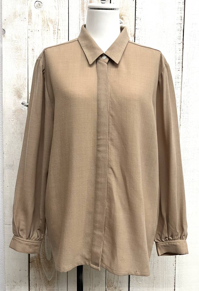 DAKS ダックス ＊ブラウス シャツ 比翼 ウール系生地 ＊11 size（胸囲85） ＊ベージュ ＊シンプル 上品 レディース 婦人 ヴィンテージ_画像1