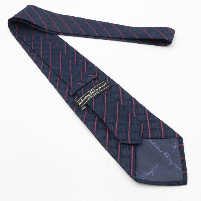 [ superior article ] Salvatore Ferragamo Salvatore Ferragamo line pattern silk Italy made fine pattern pattern men's necktie navy 